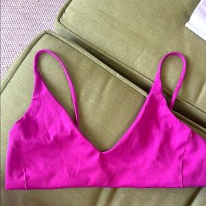 Left on Friday Sunday Top B-D cup. In Aloha (Magenta)